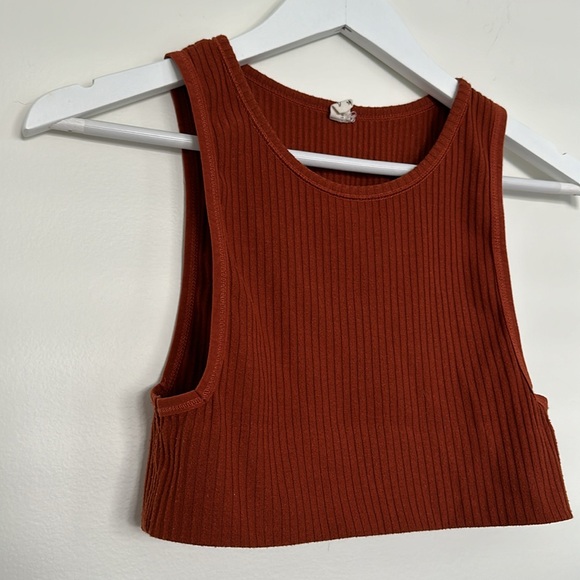 Crop top - Picture 2 of 4